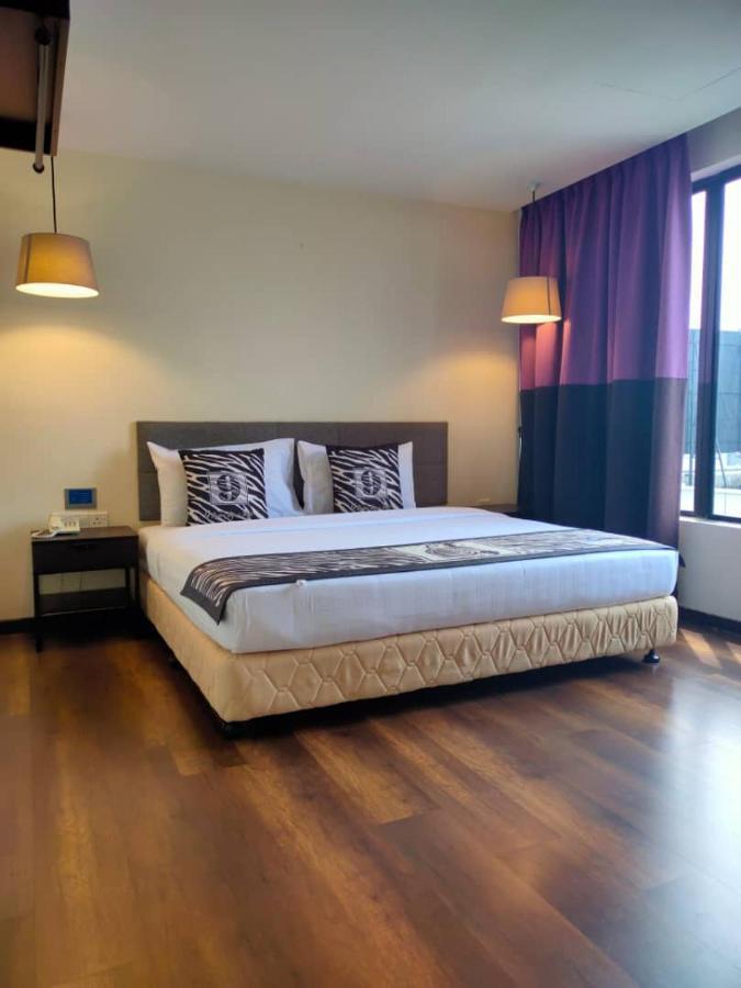 9 Square Hotel - Subang Субанг Джая Екстериор снимка